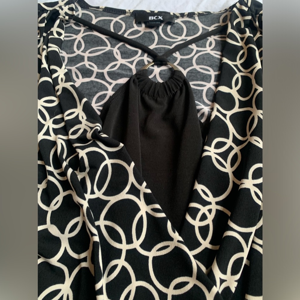 BCX Black & white layered surplice top, metal ring  | large